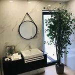 Central Guest House *