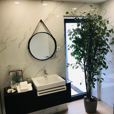 Central Guest House *