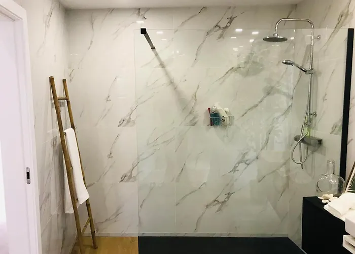 Central Guest House *