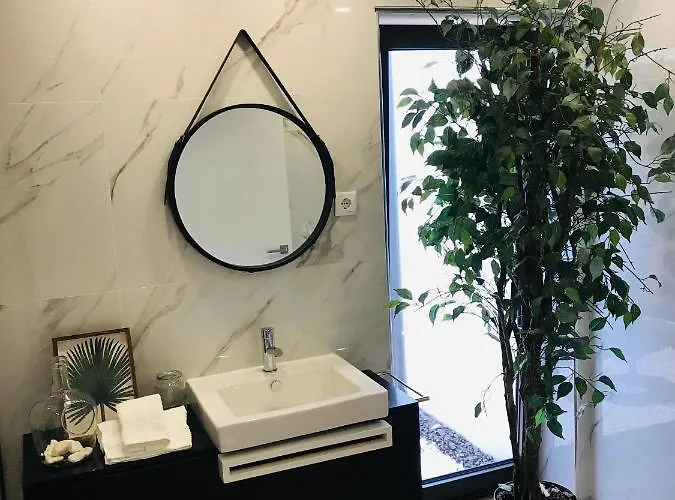 Central Guest House *